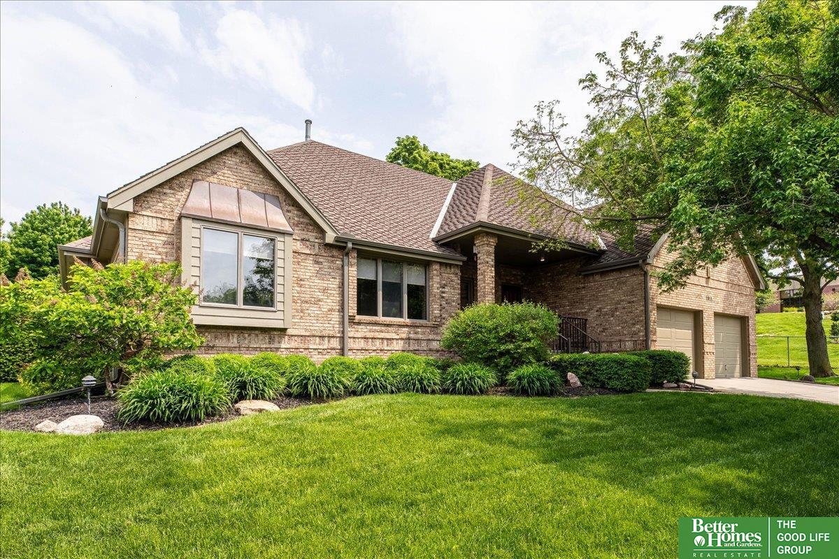 1011 S 117th Court