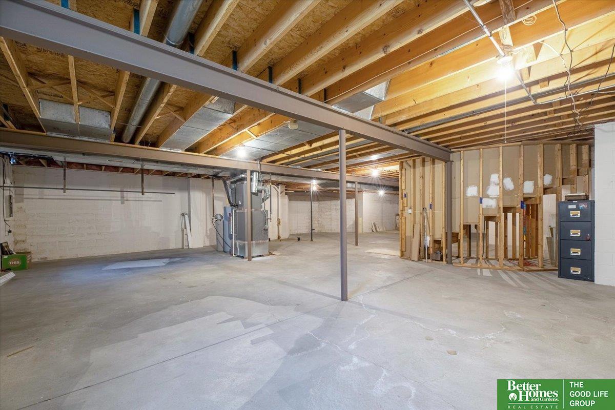 1011 S 117th Court