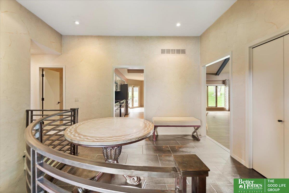 1011 S 117th Court