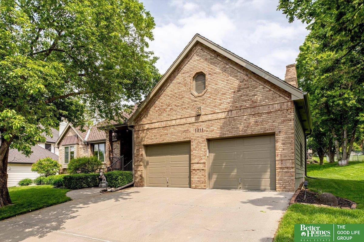 1011 S 117th Court