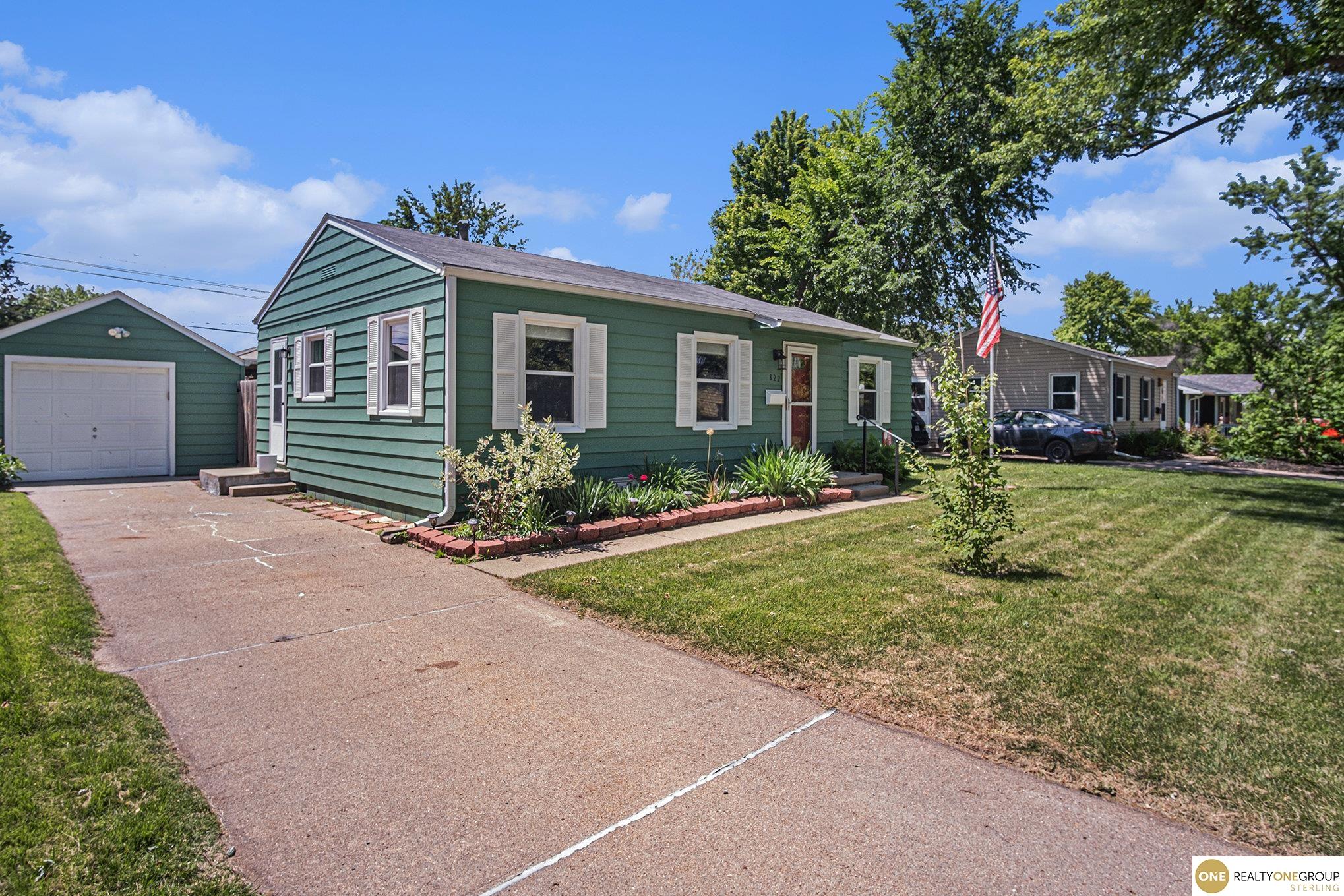 822 N 77th Avenue