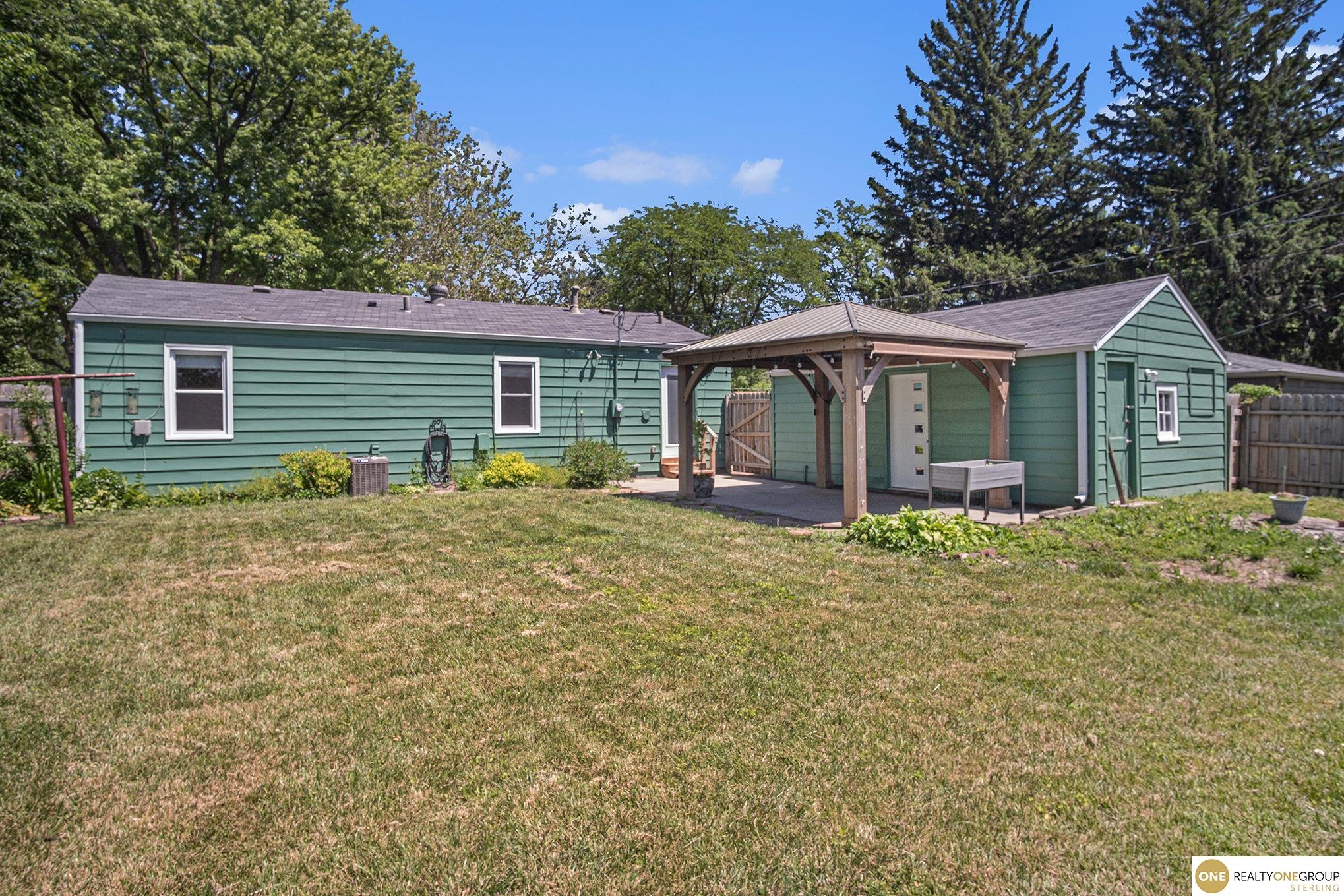 822 N 77th Avenue
