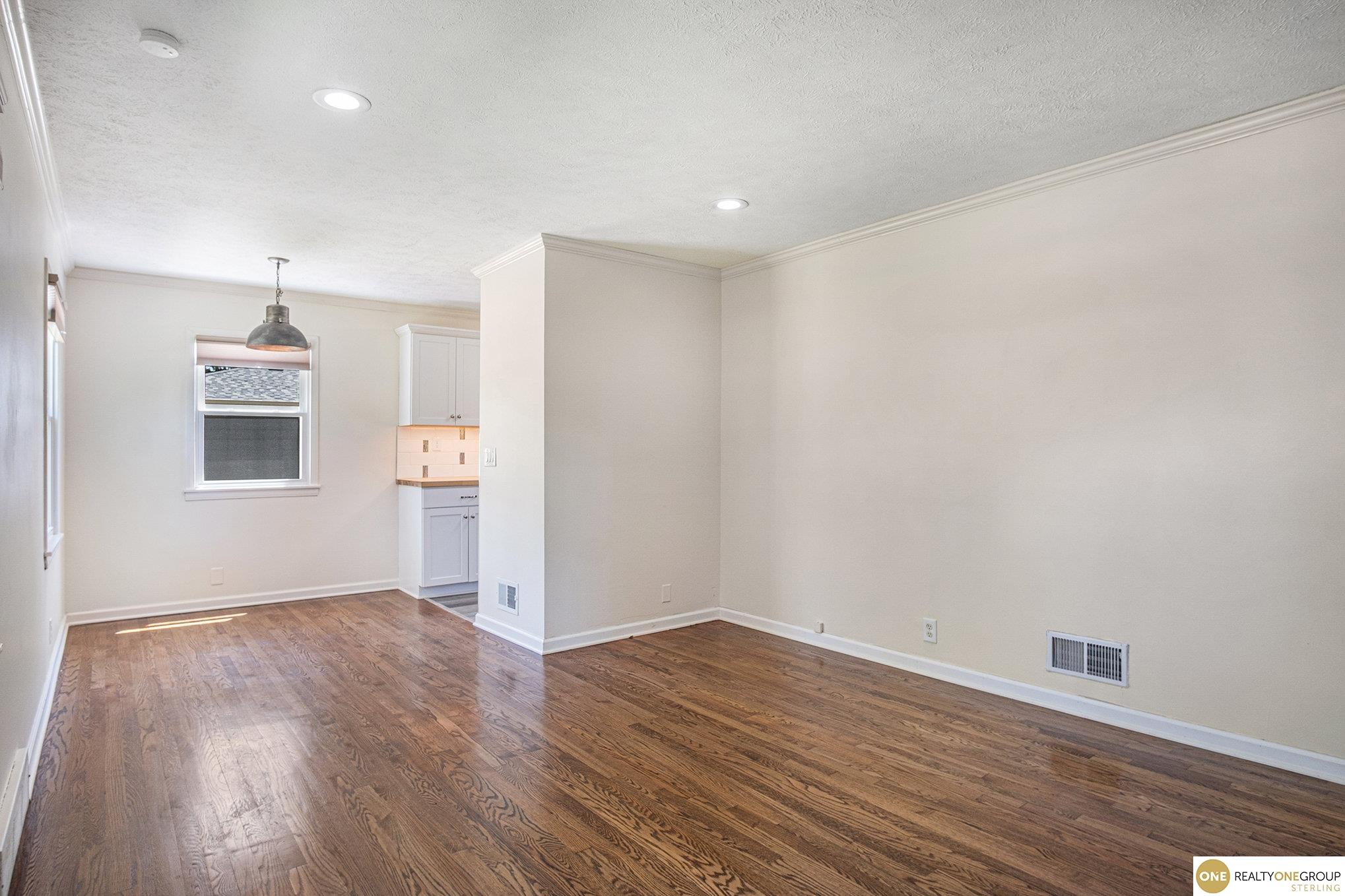822 N 77th Avenue