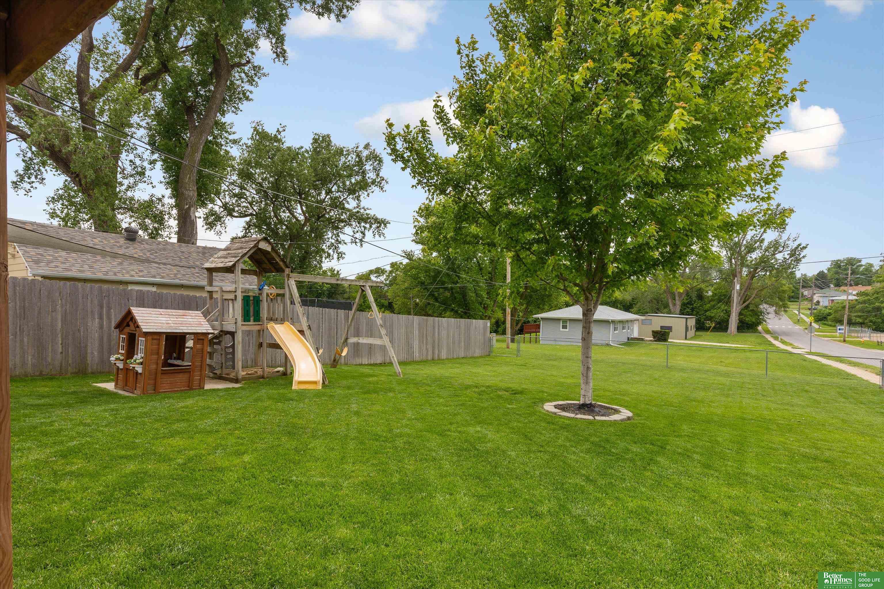 2302 S 35th Avenue