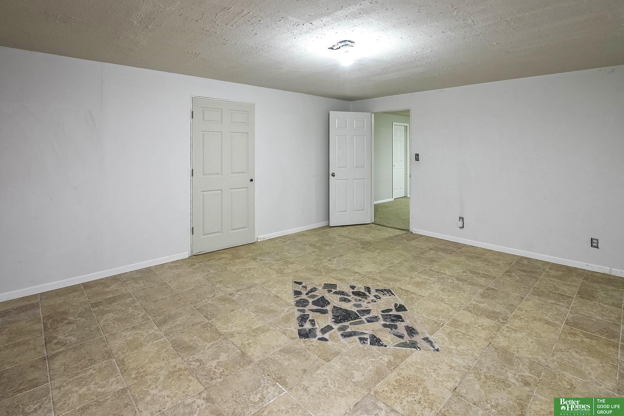 16118 Woodcrest Circle
