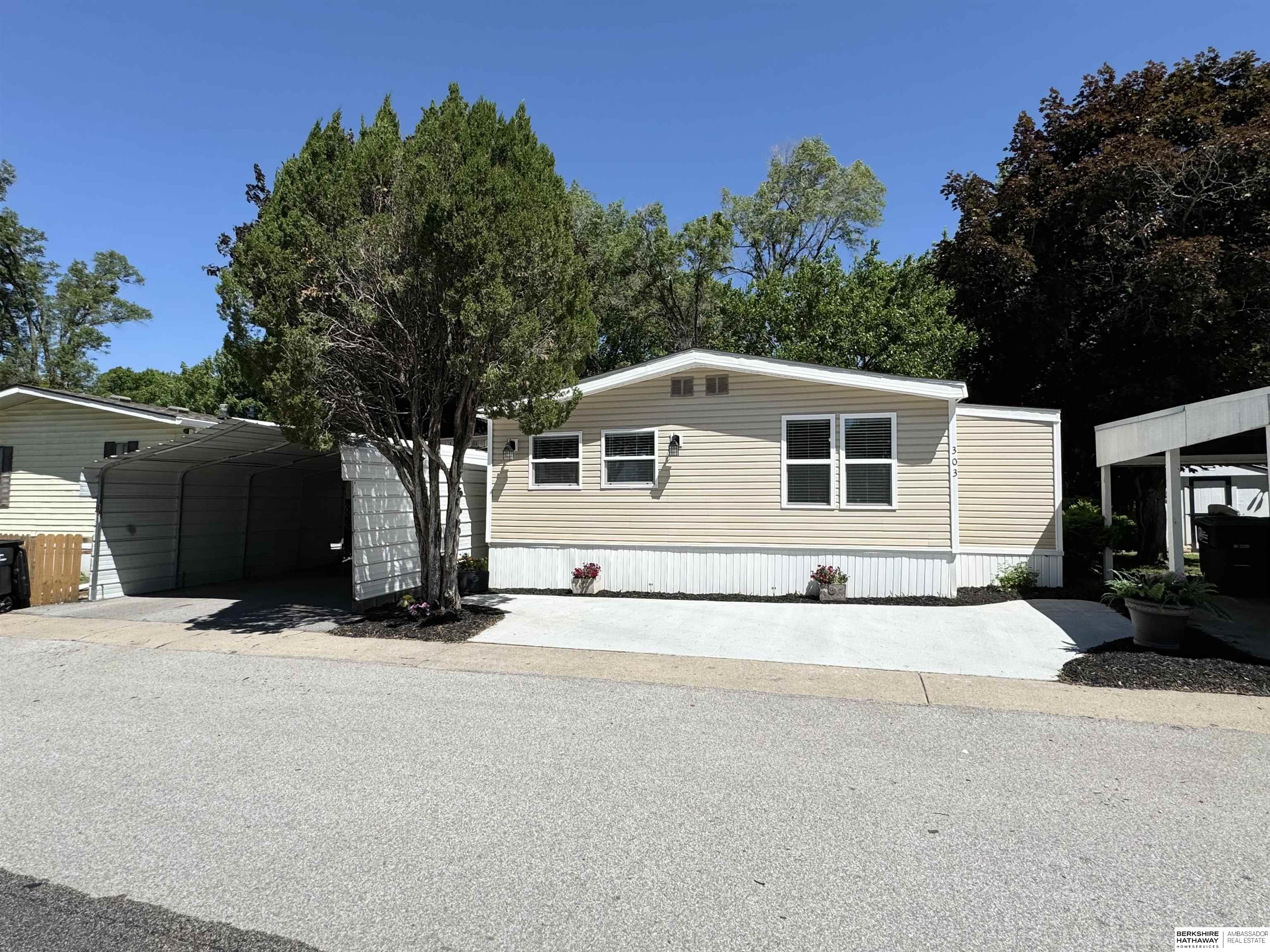 12624 Manderson Plaza