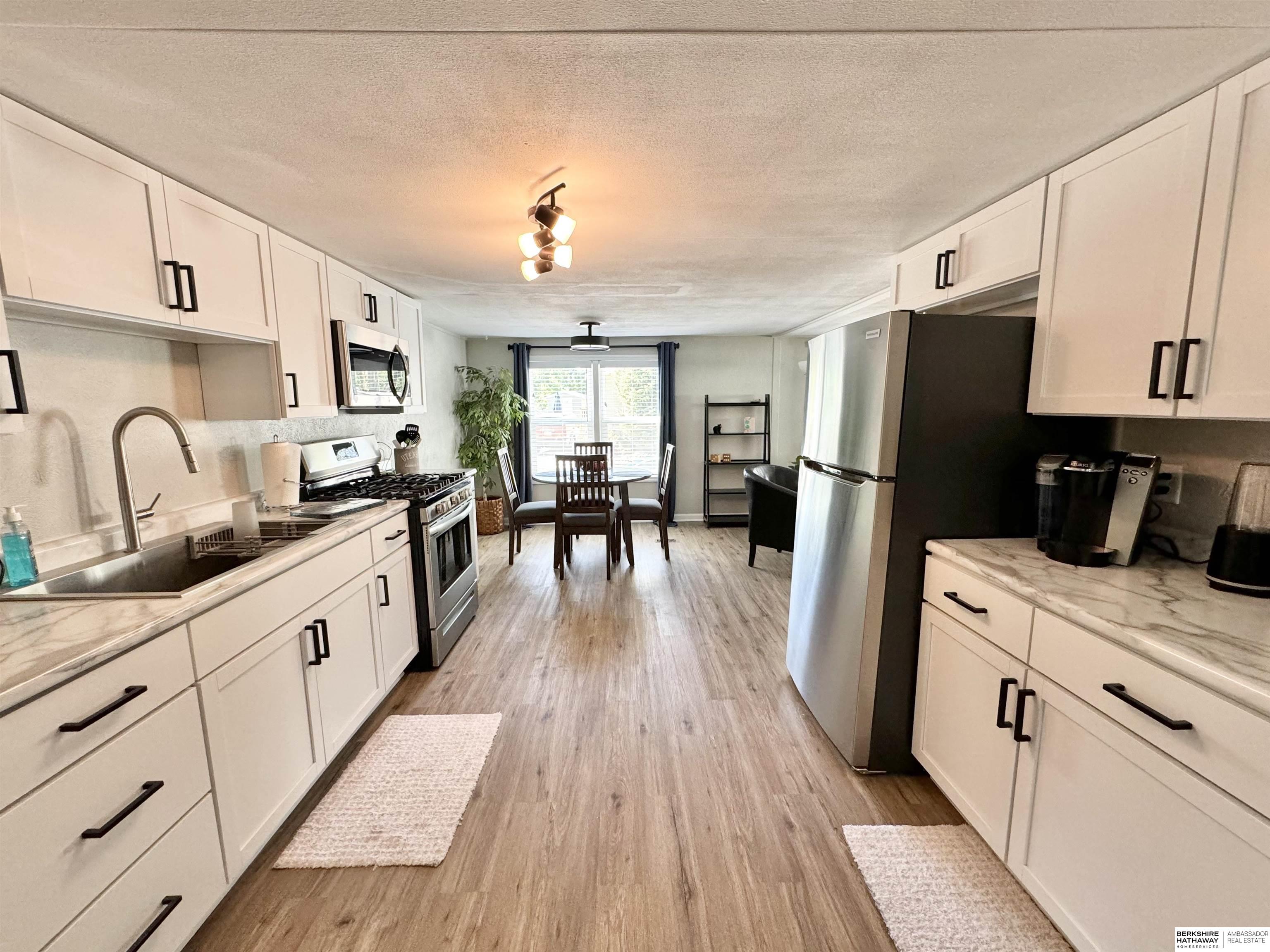 12624 Manderson Plaza