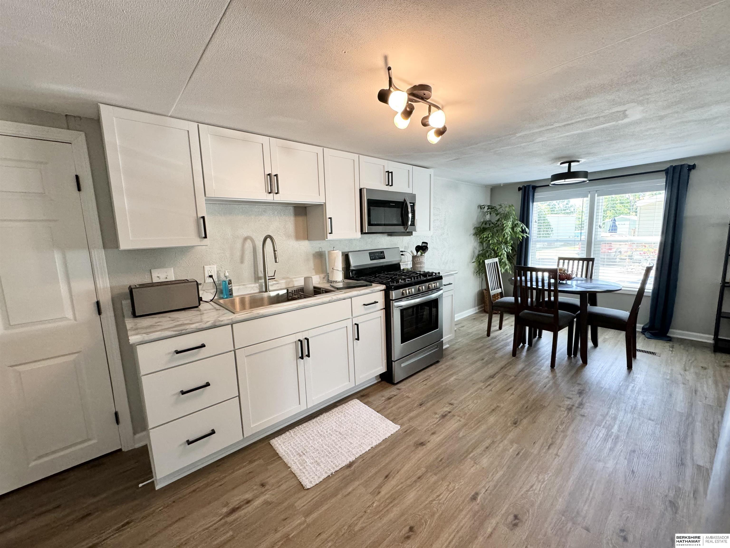 12624 Manderson Plaza