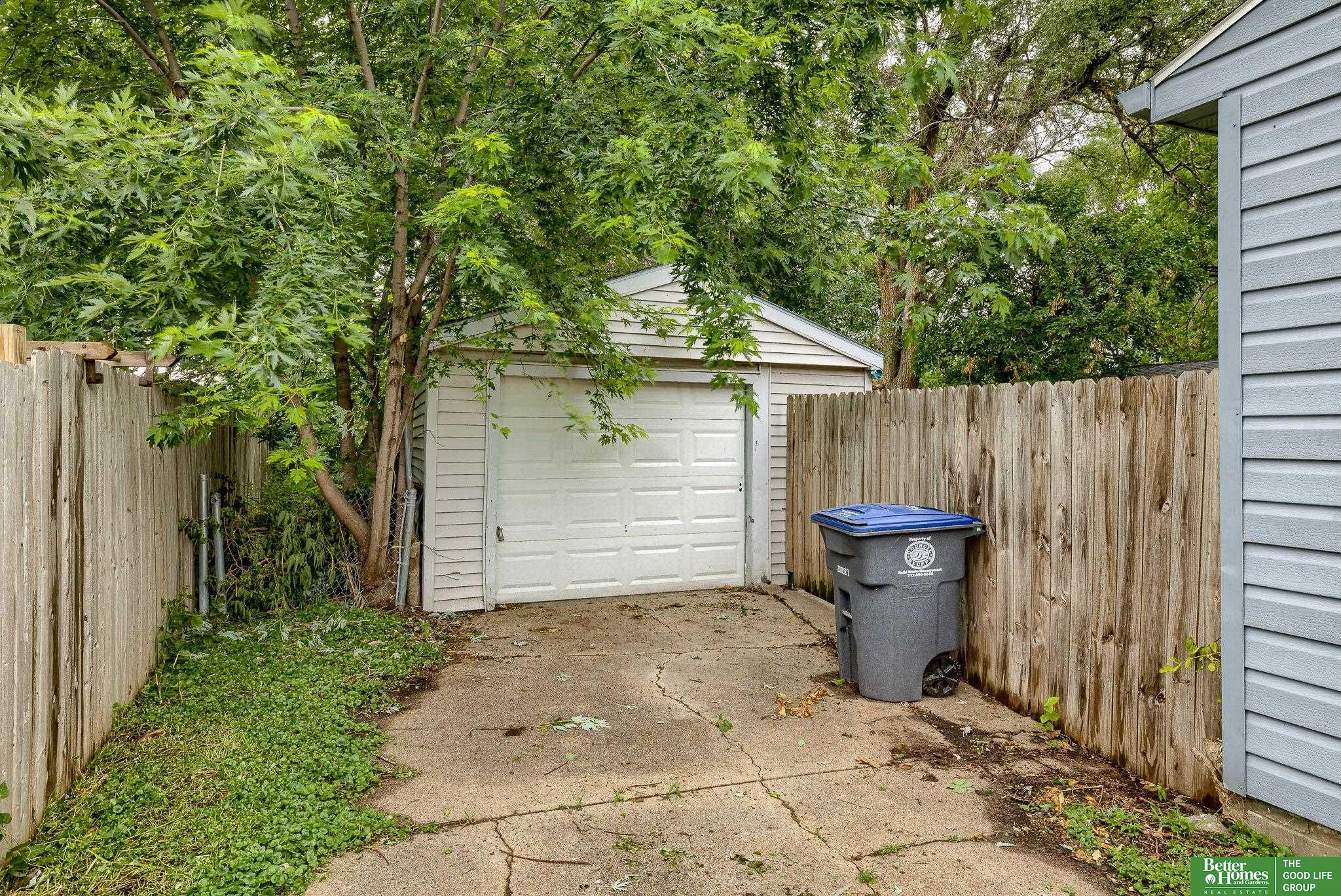 2927 Poplar Drive