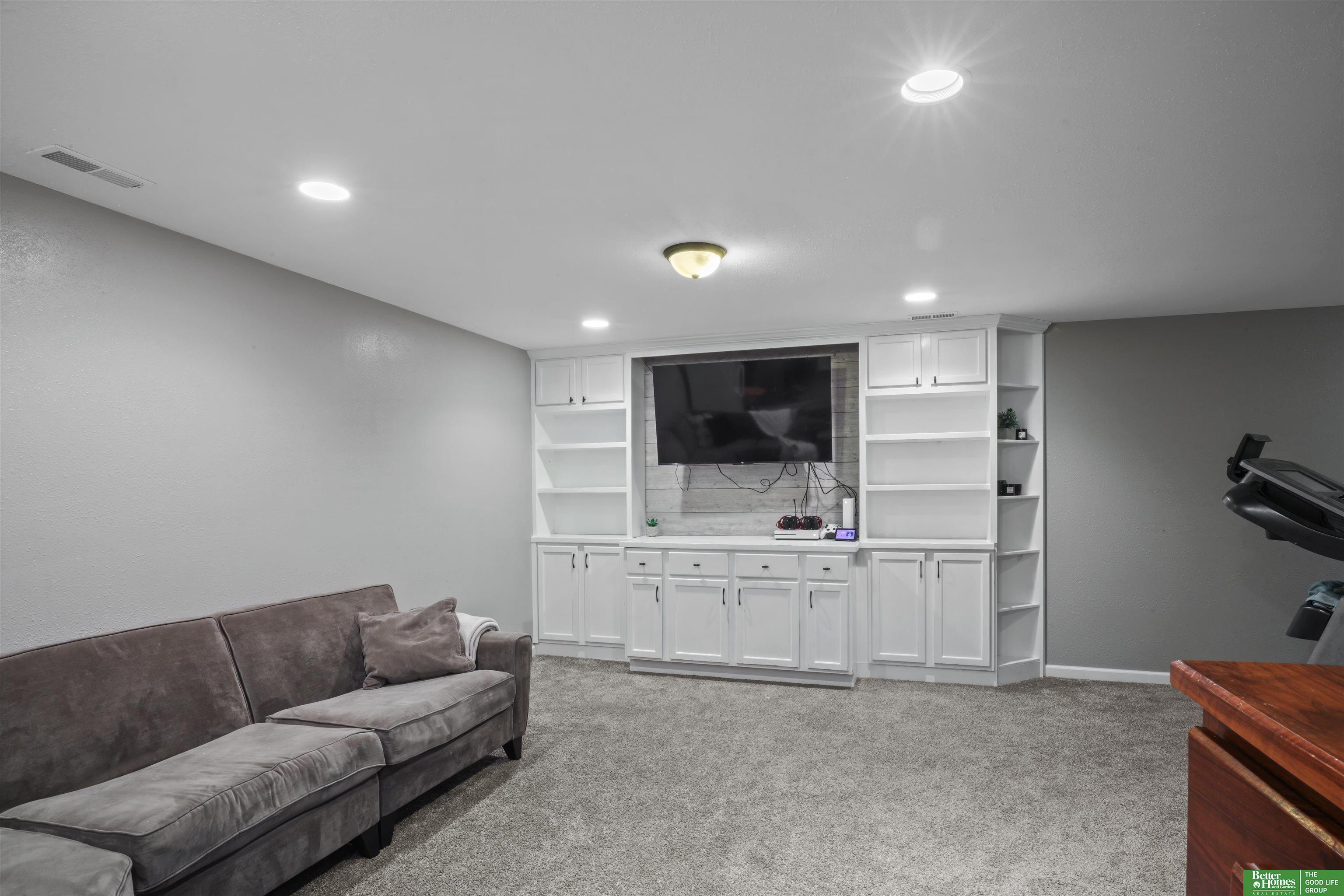 20810 Paul Circle