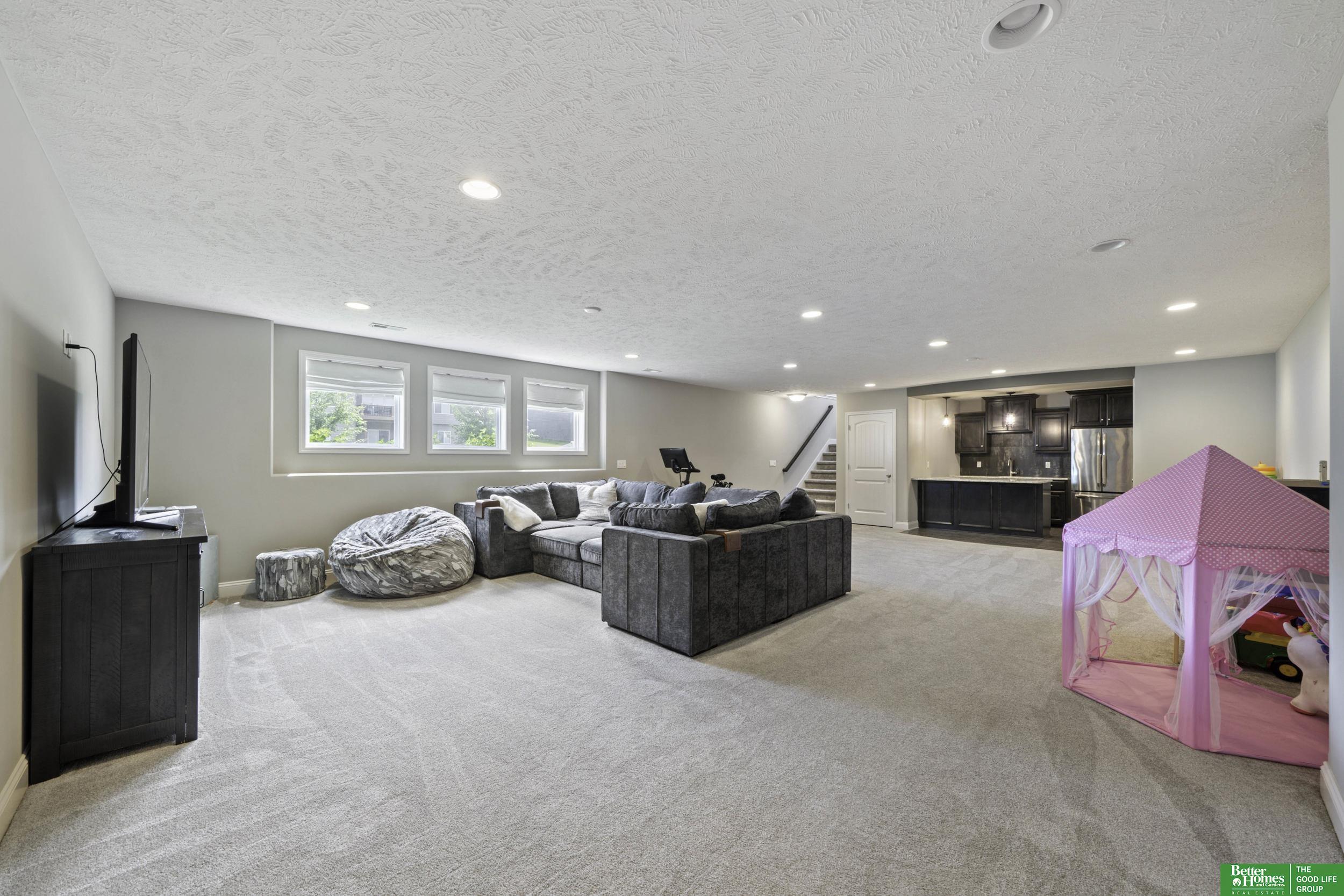 965 Elm Circle