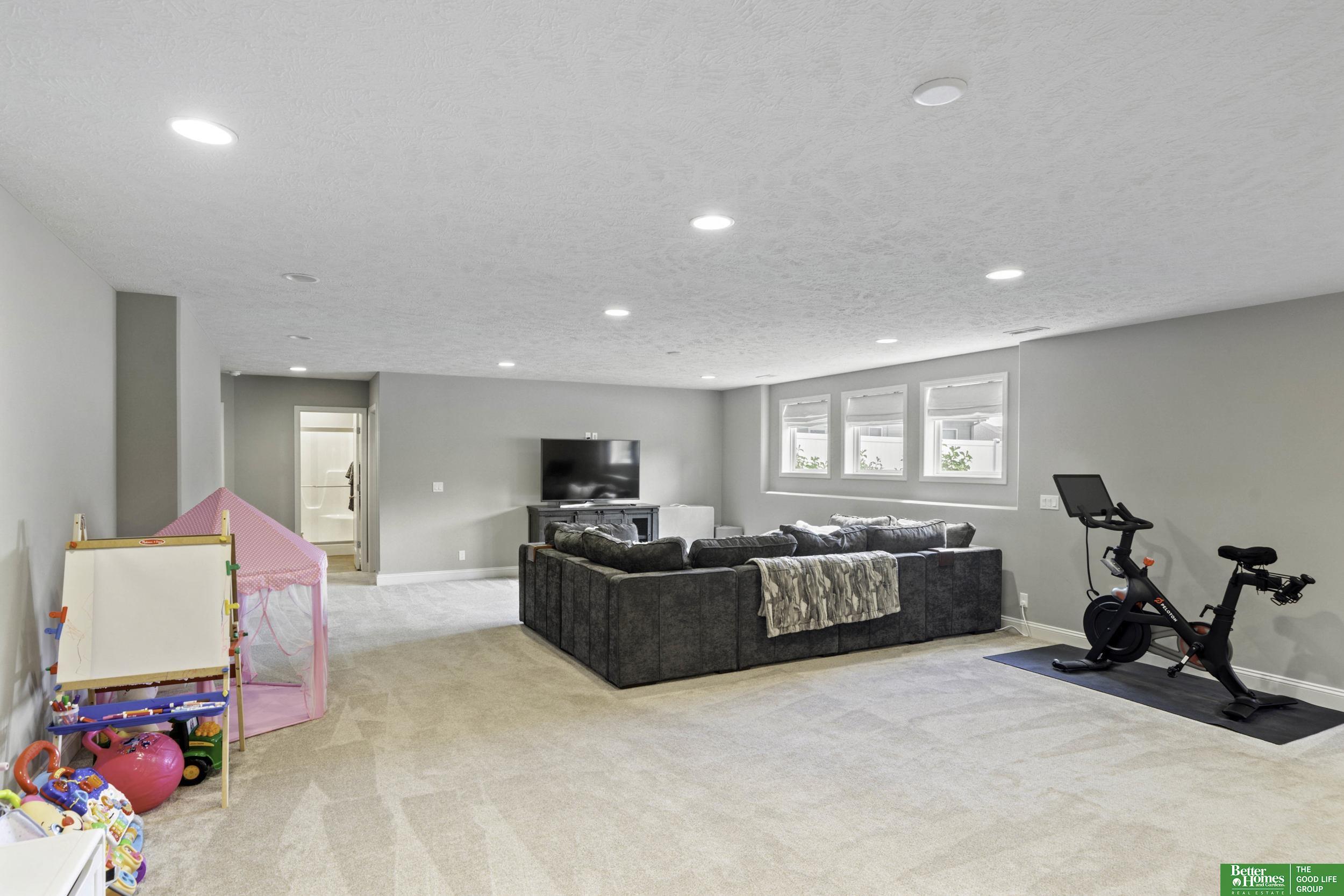 965 Elm Circle