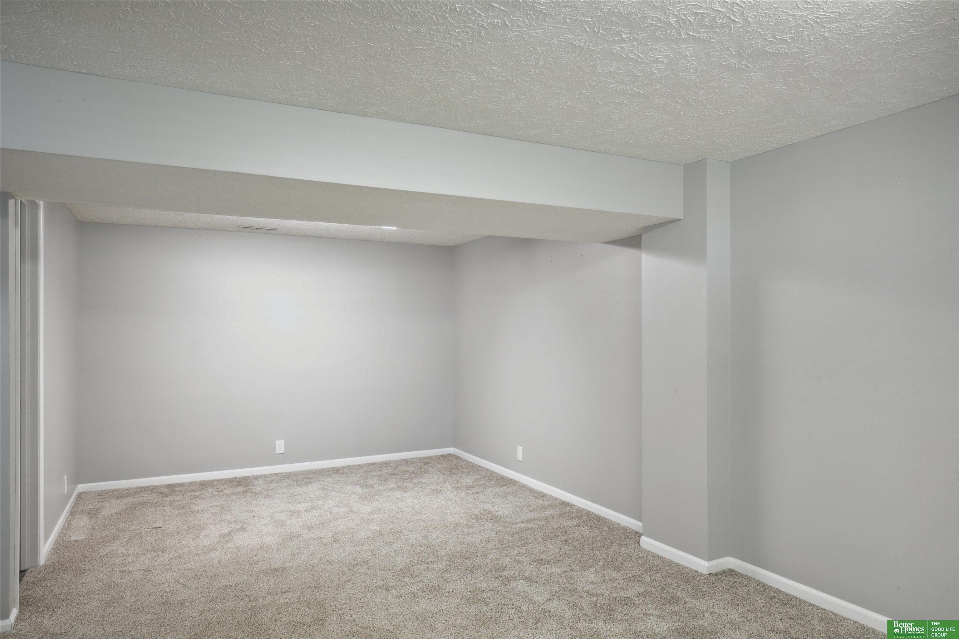 4004 N 213 Circle