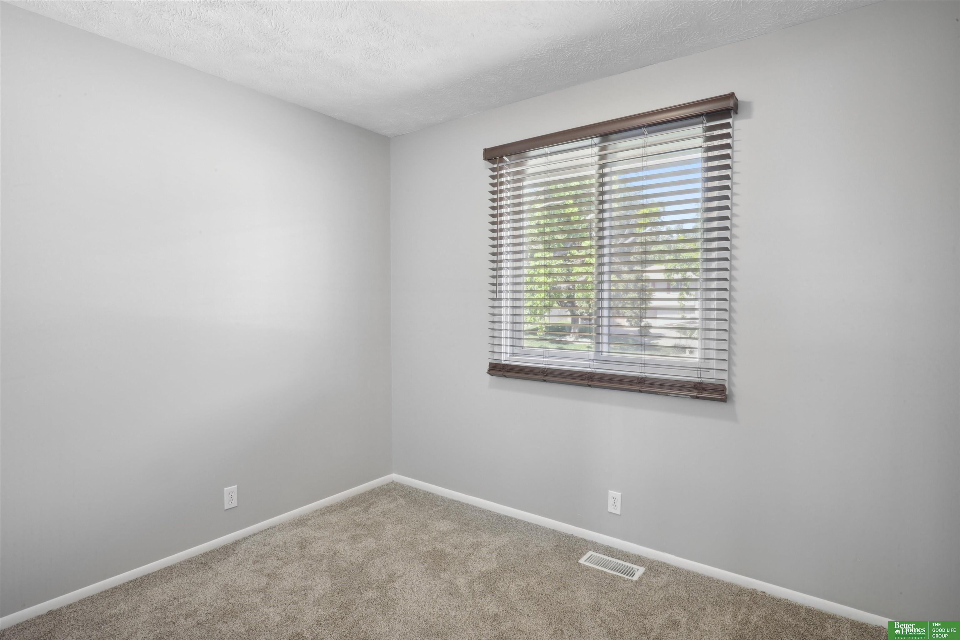 4004 N 213 Circle