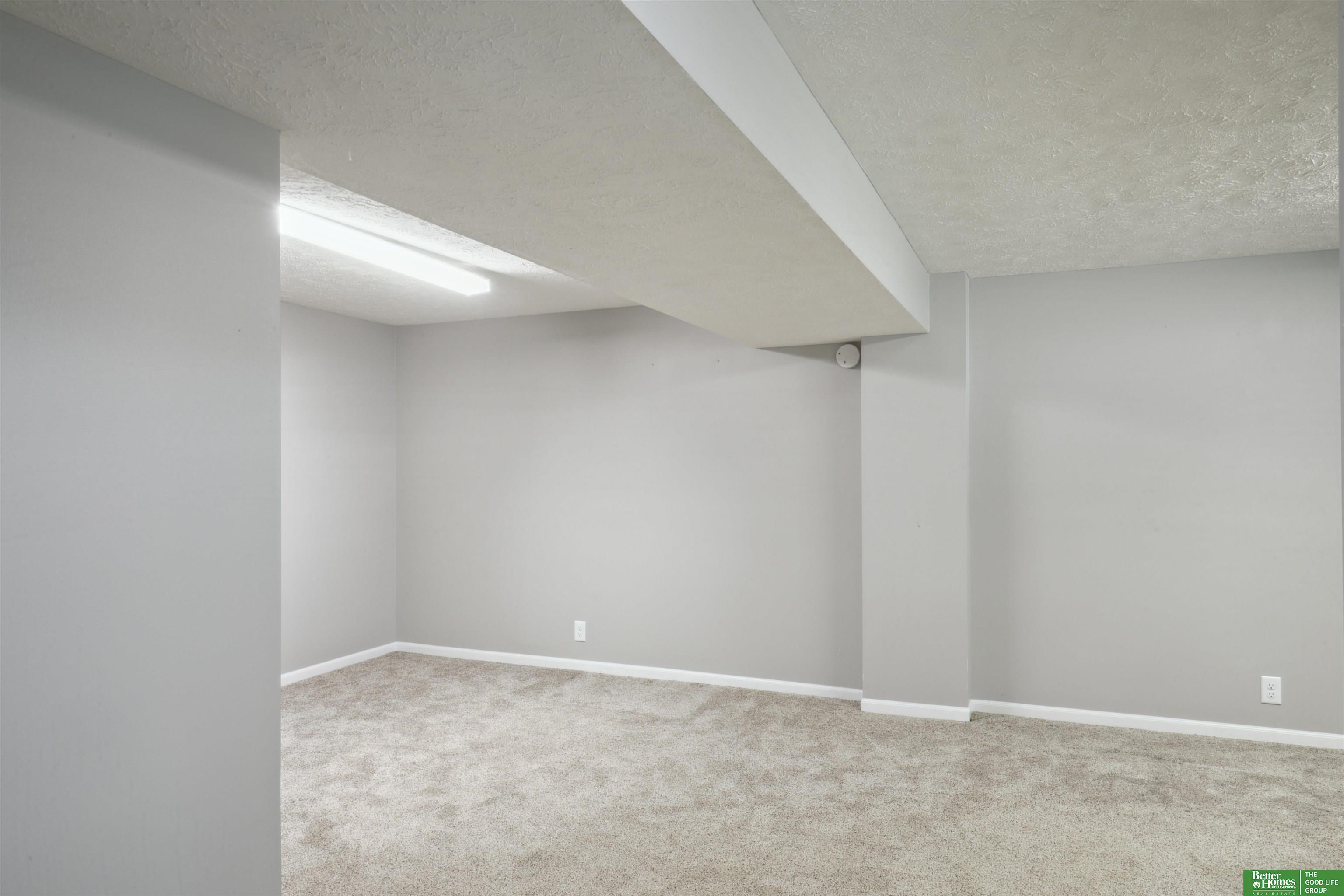 4004 N 213 Circle