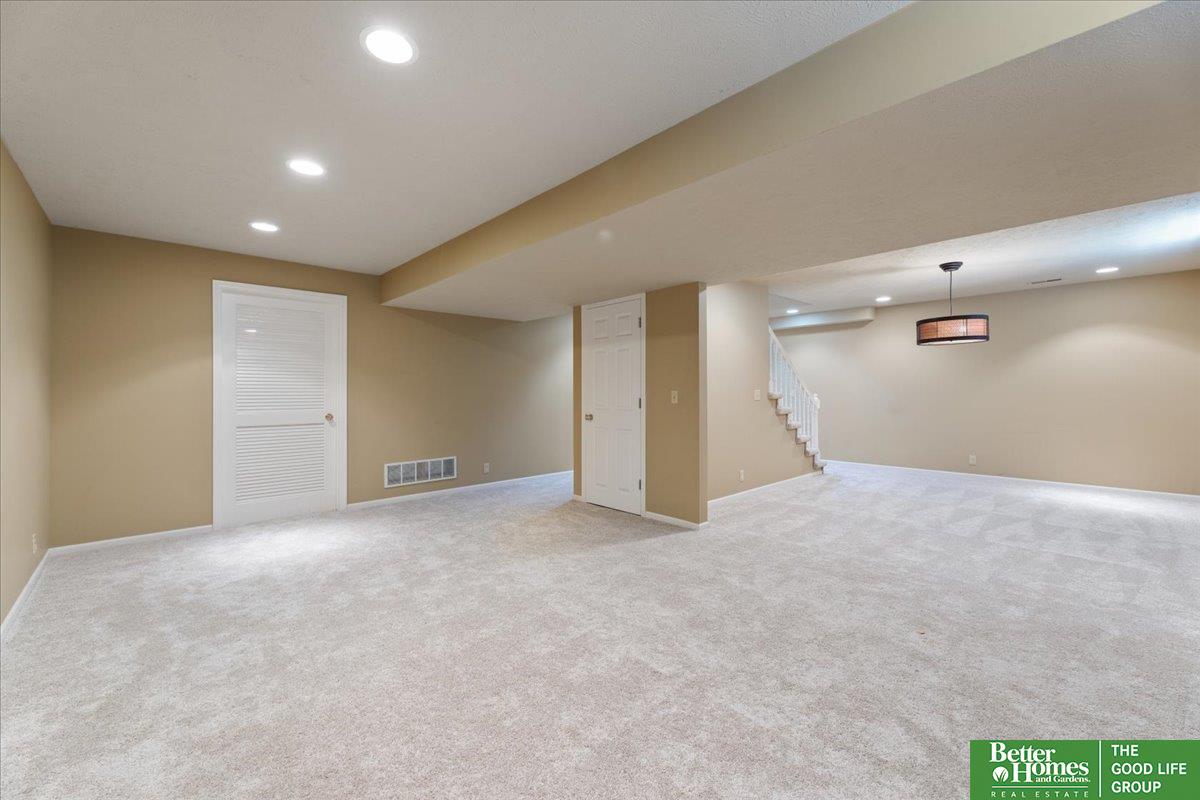 410 S 158 Circle