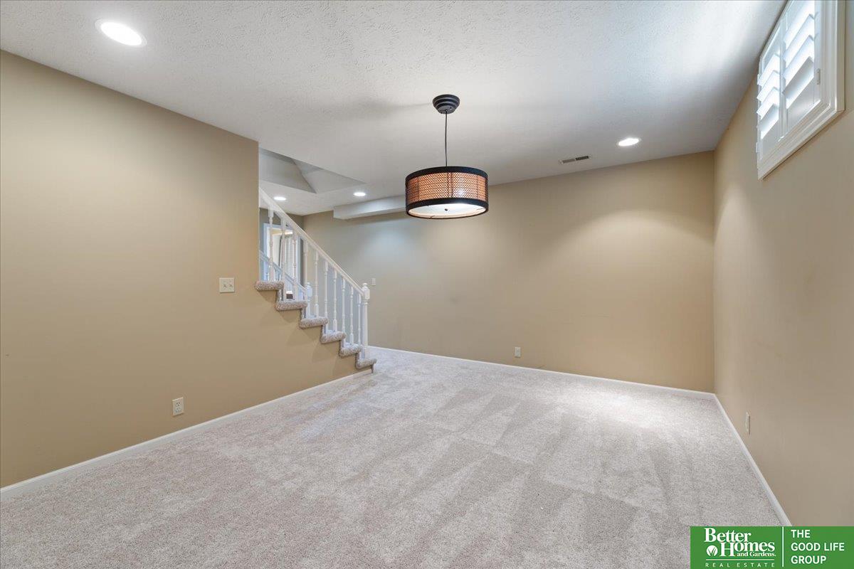 410 S 158 Circle