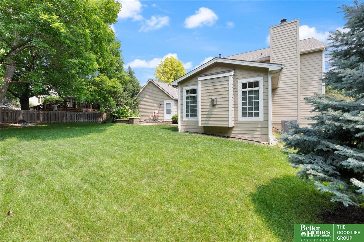 410 S 158 Circle