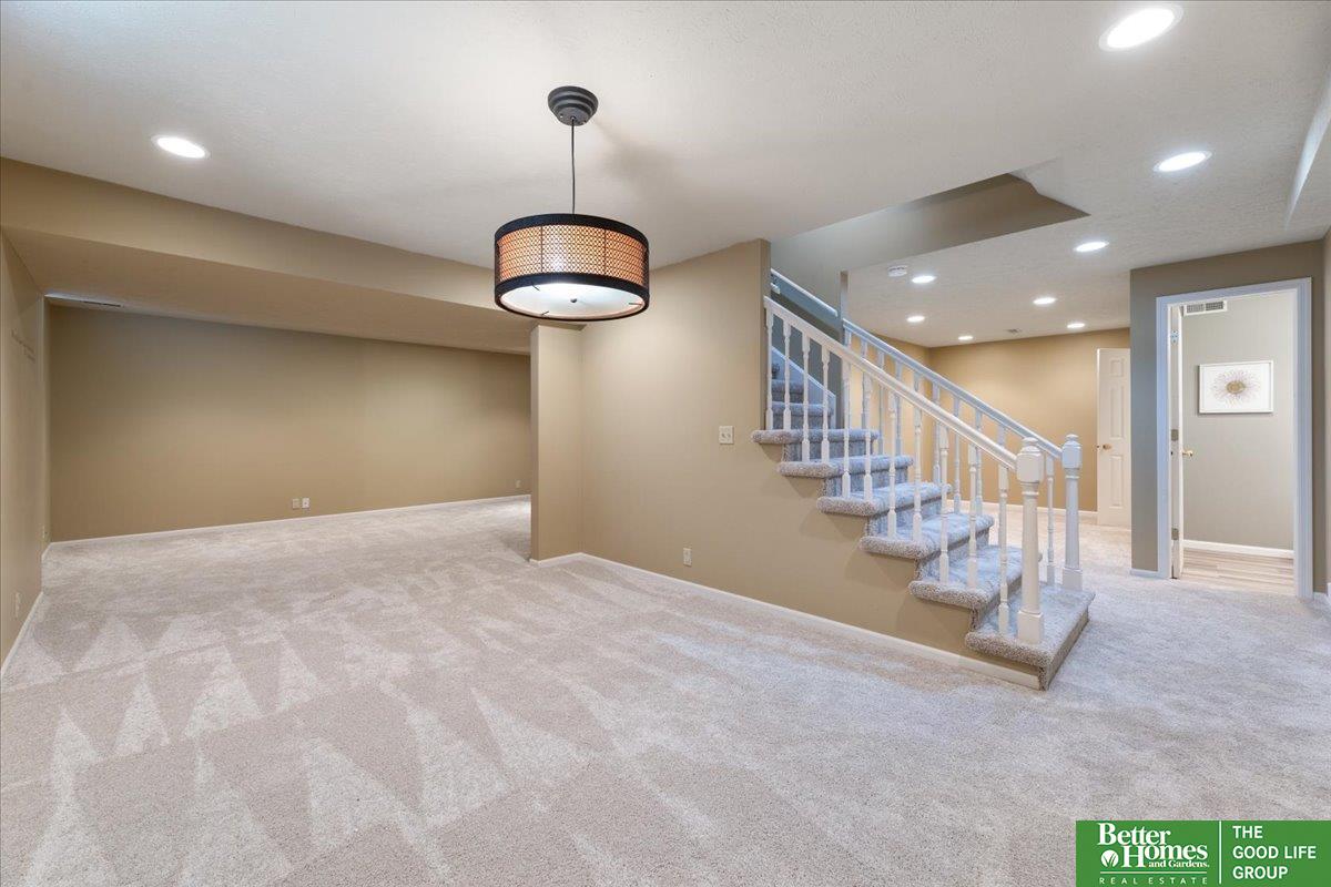 410 S 158 Circle