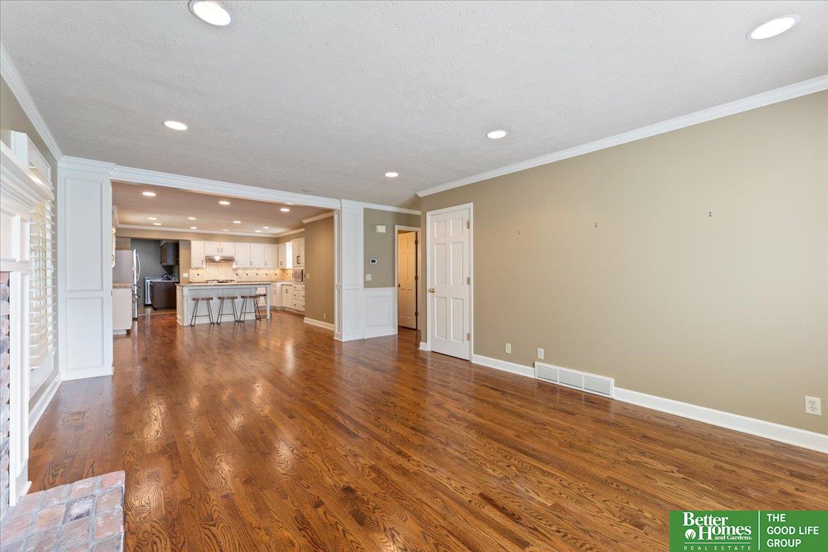 410 S 158 Circle