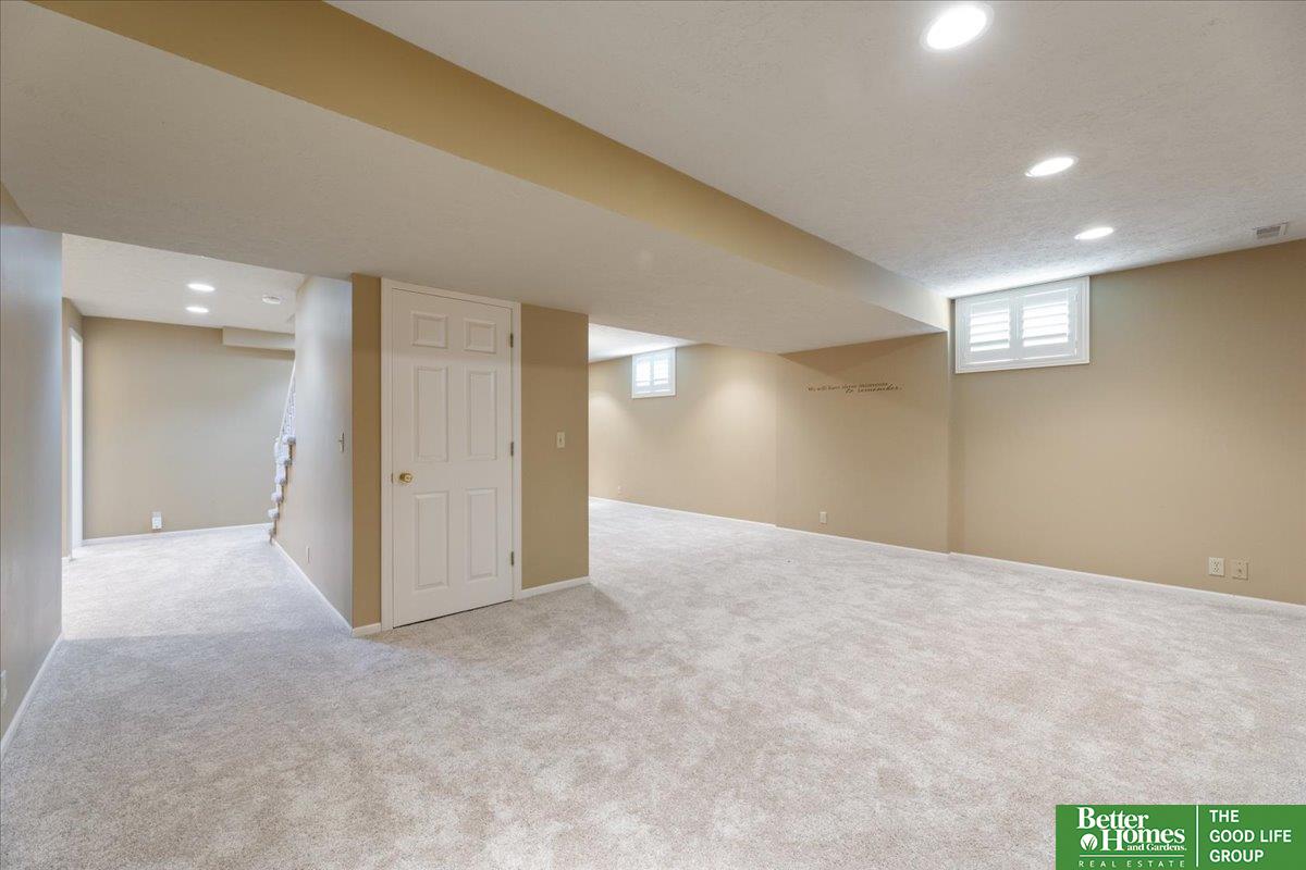 410 S 158 Circle