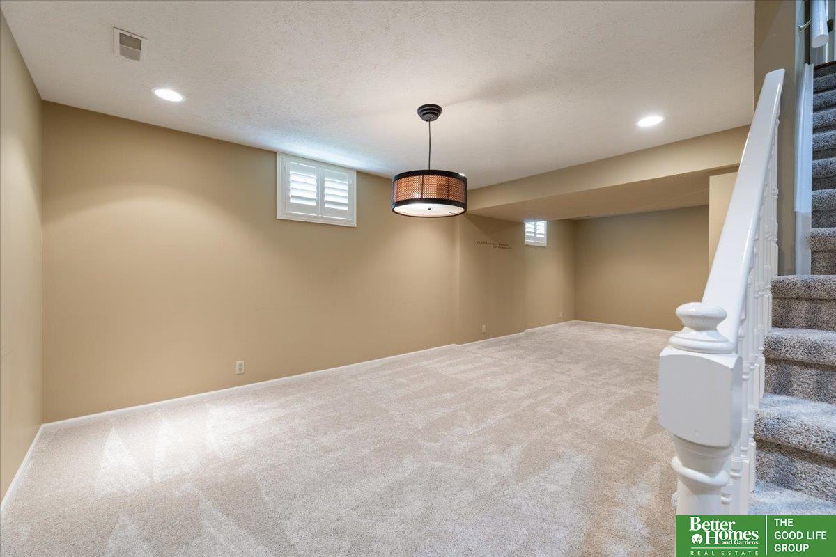 410 S 158 Circle