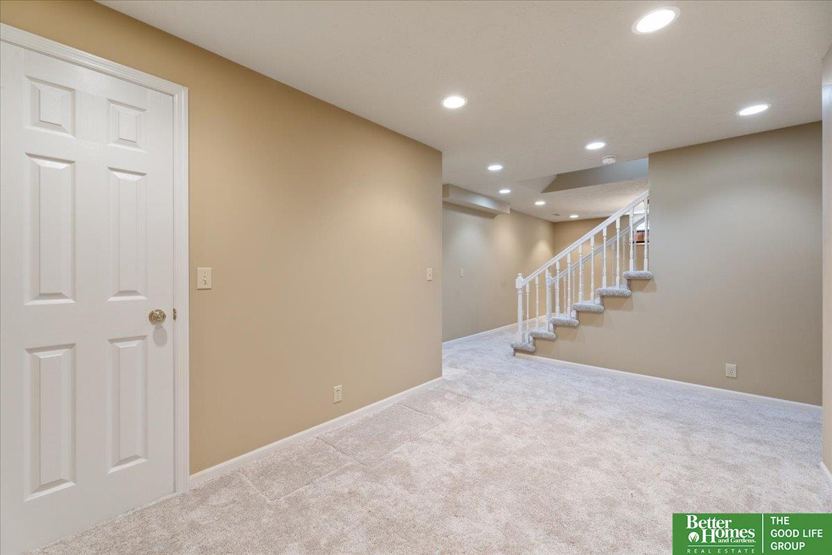 410 S 158 Circle