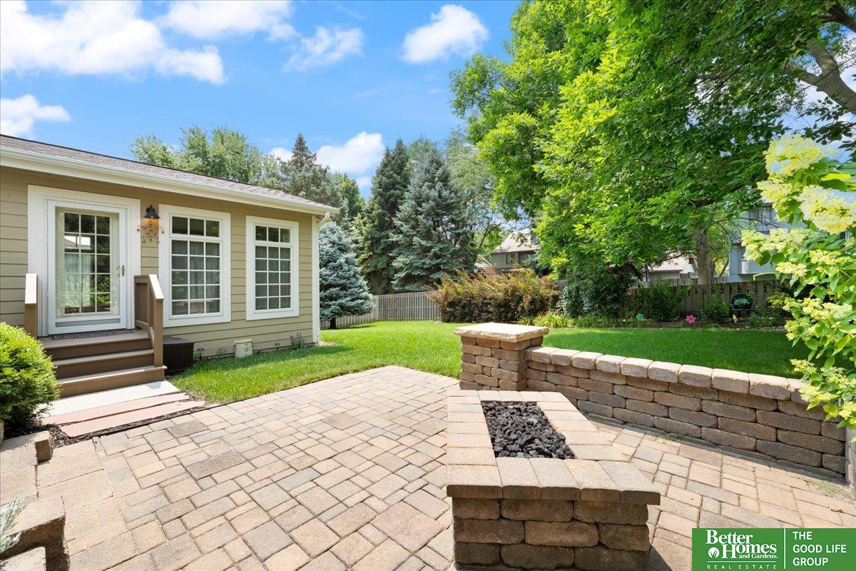 410 S 158 Circle