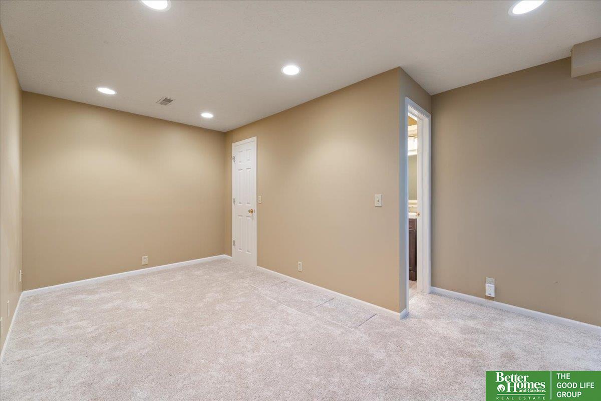 410 S 158 Circle