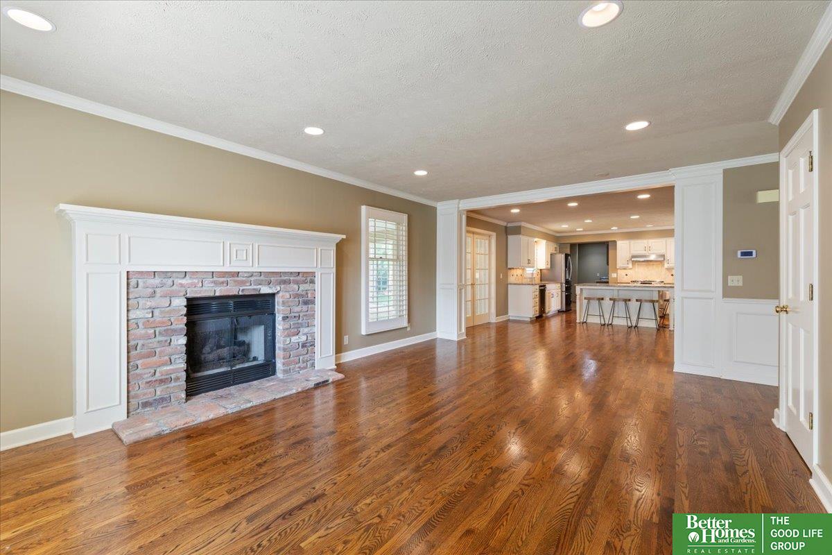 410 S 158 Circle