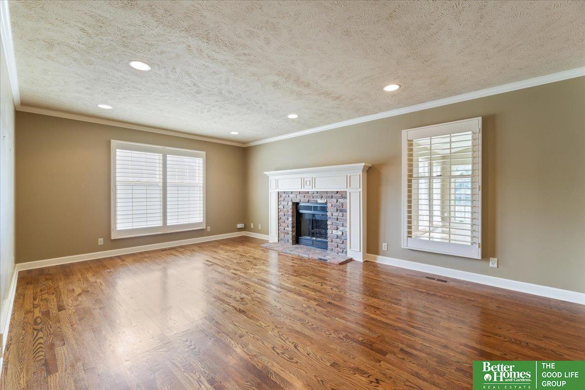 410 S 158 Circle