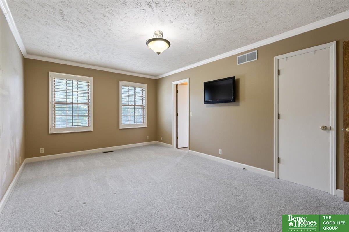 410 S 158 Circle