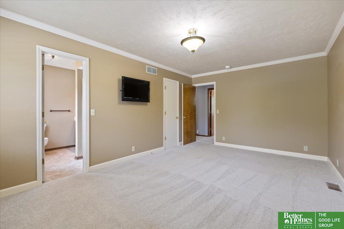 410 S 158 Circle