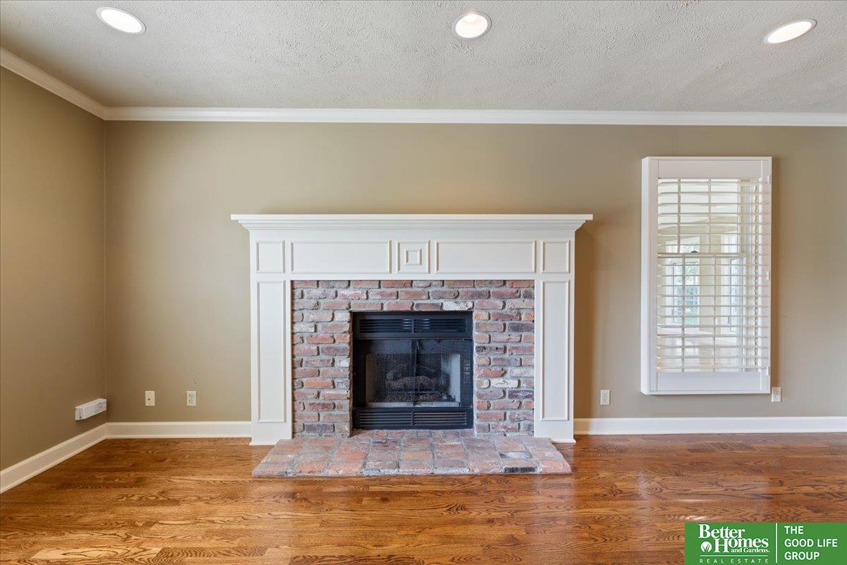 410 S 158 Circle