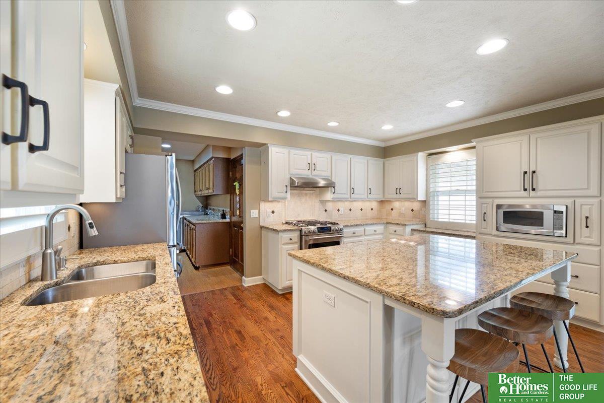 410 S 158 Circle