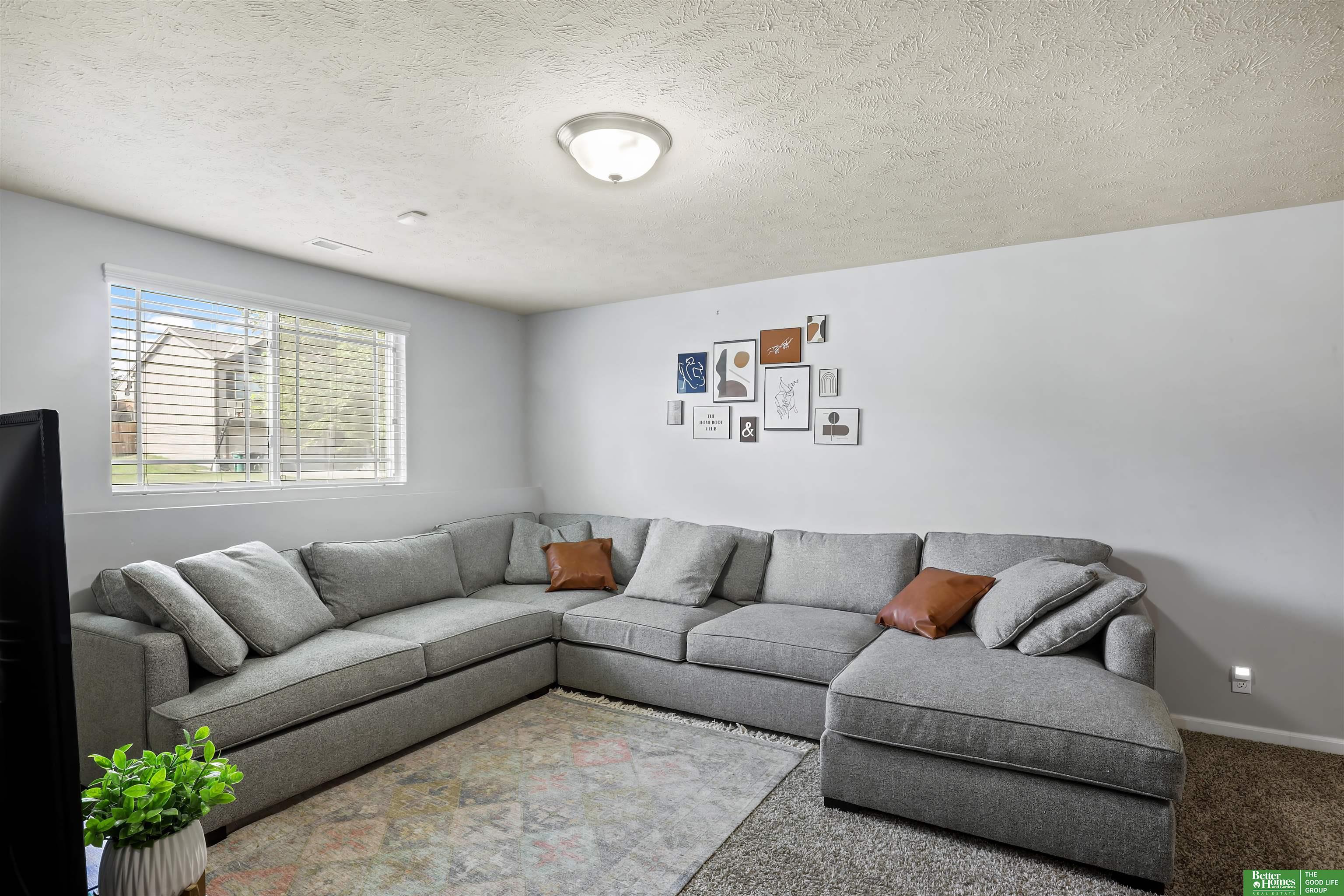 9014 Black Street