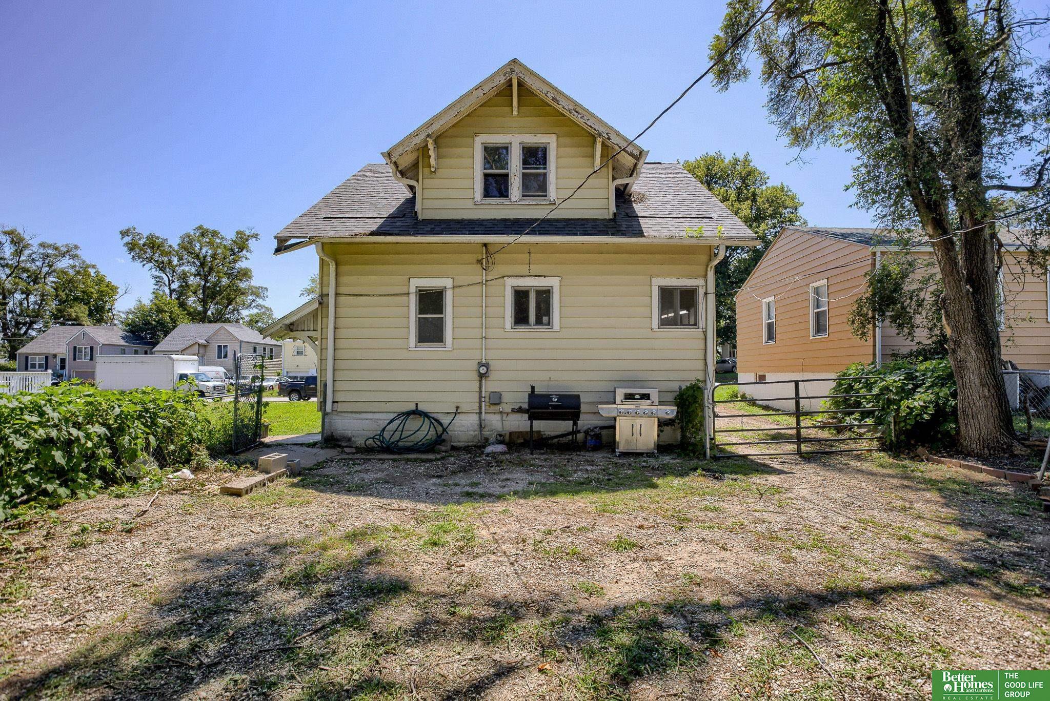 3820 Maple Street