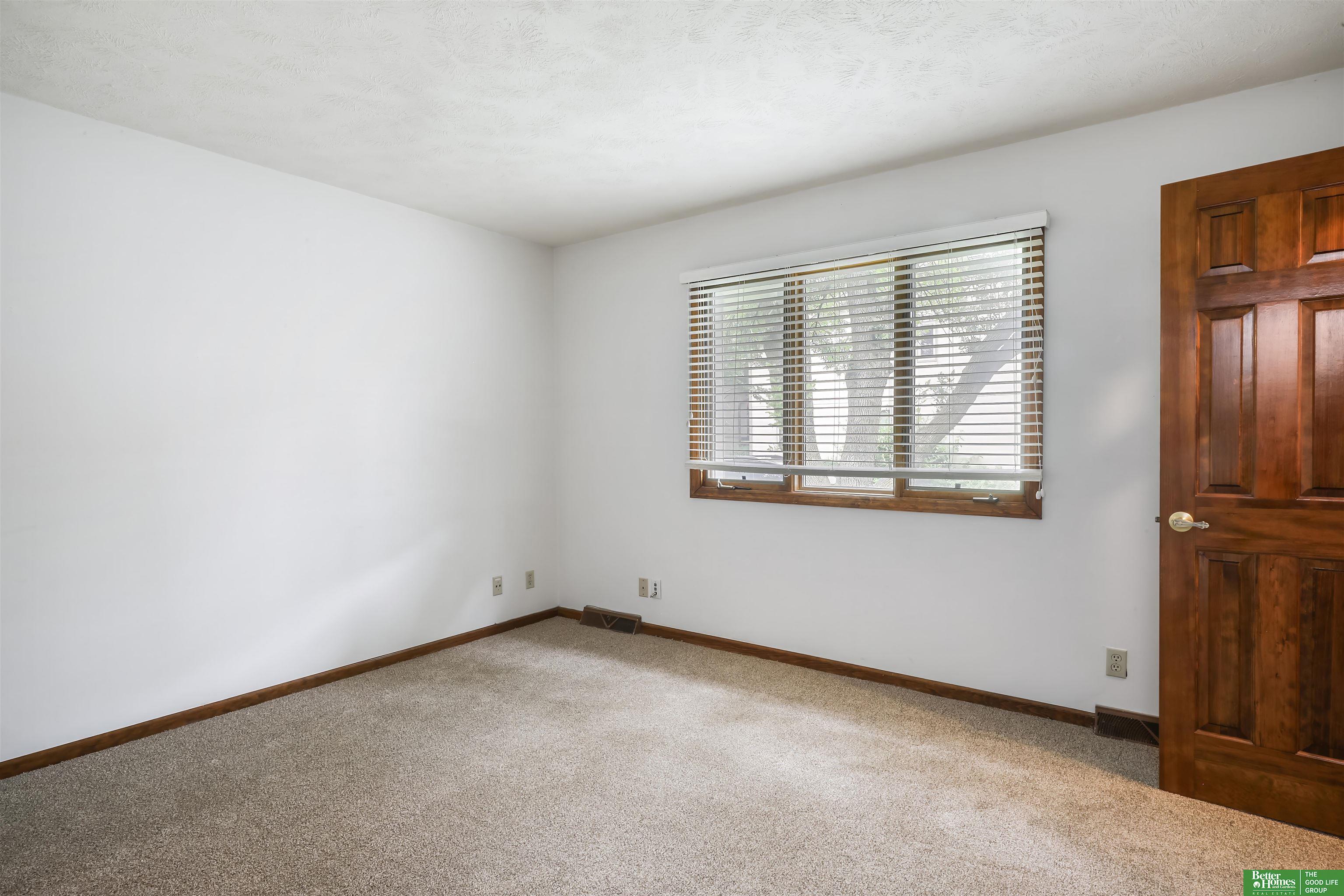 5005 S 149th Court