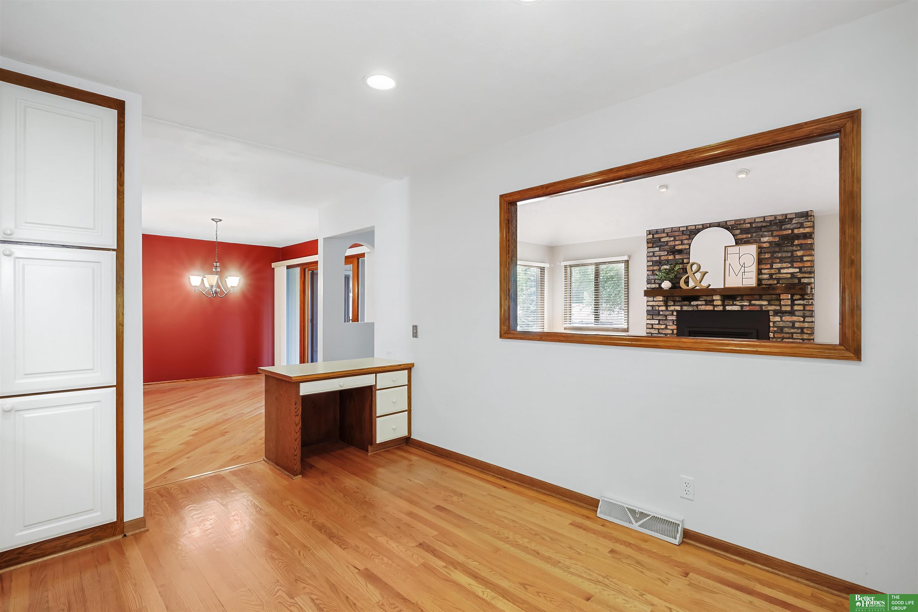 5005 S 149th Court
