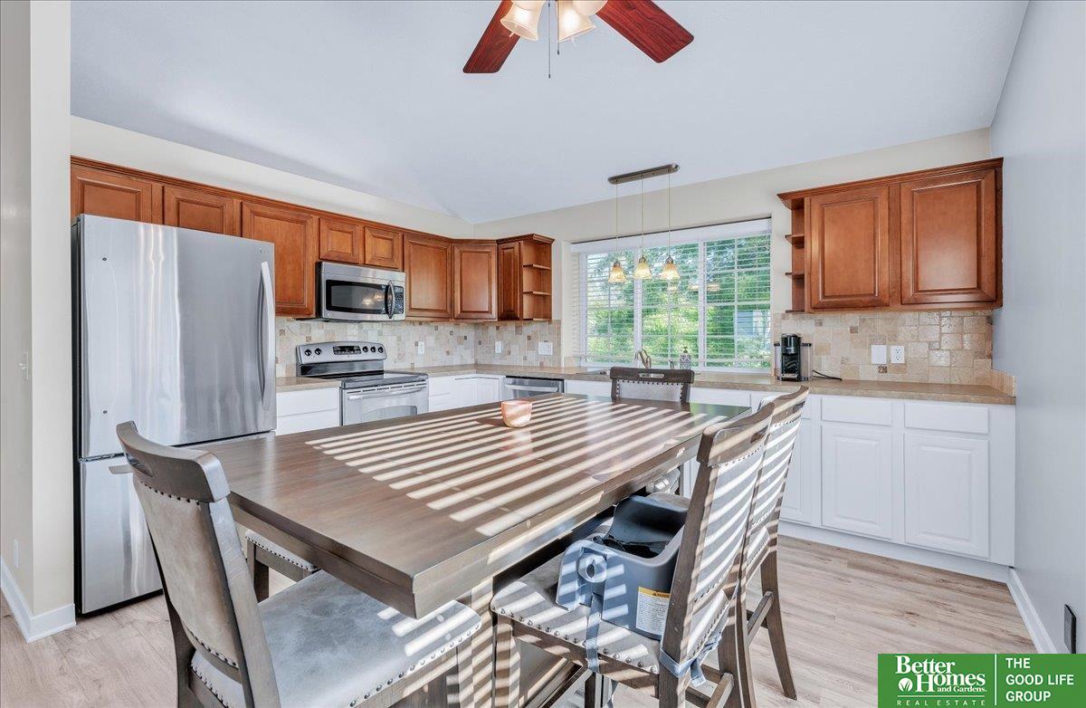 813 Lake Vista Drive