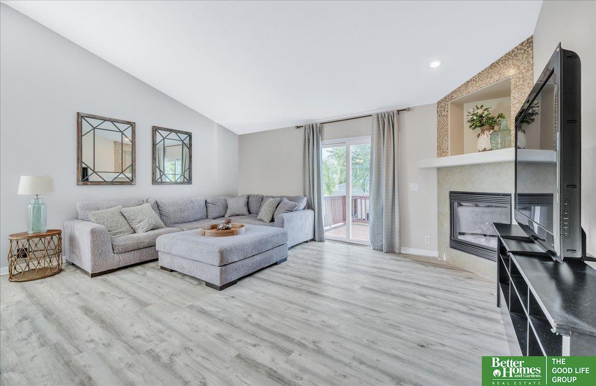 813 Lake Vista Drive