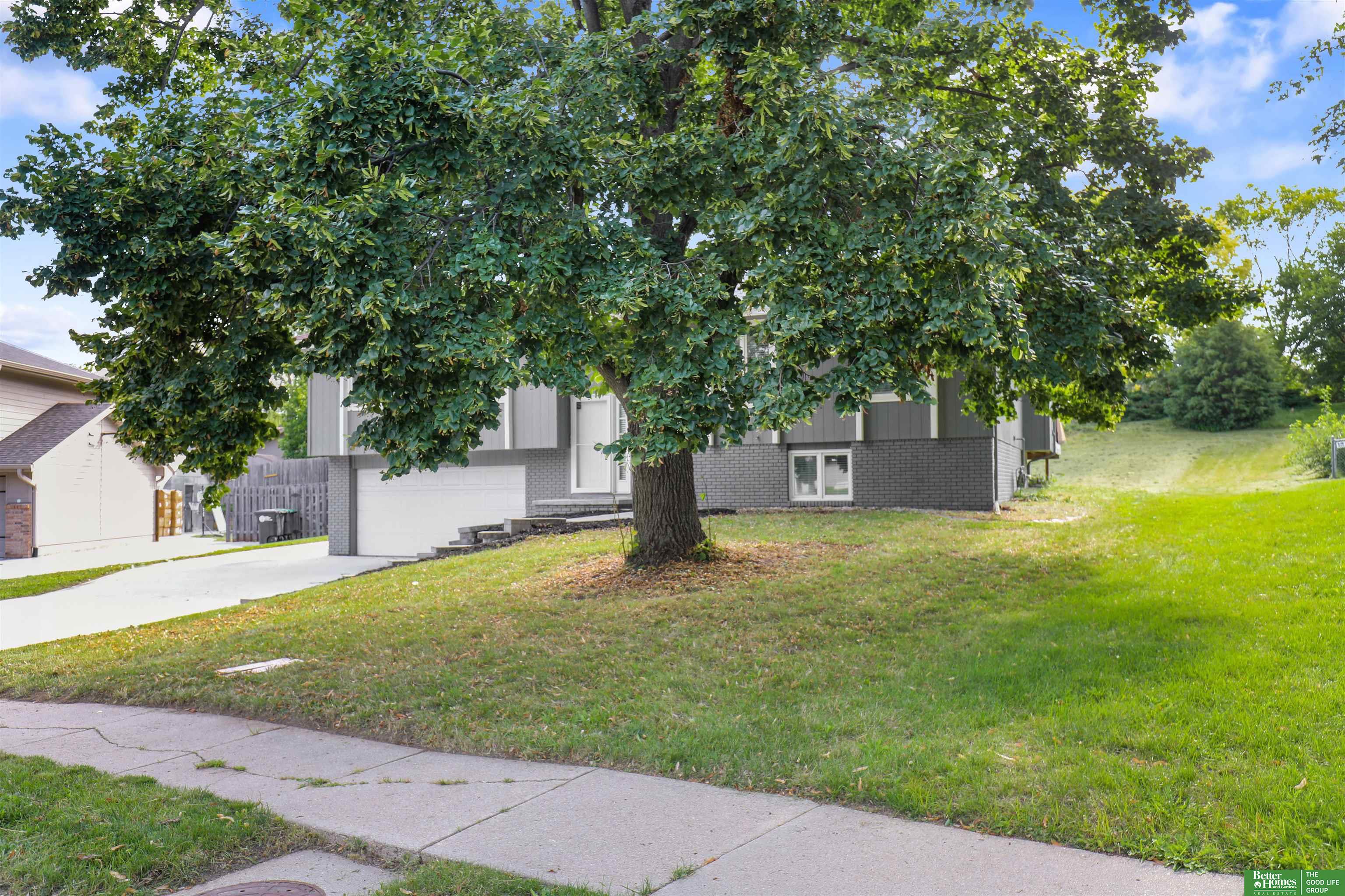2523 S 165 Street