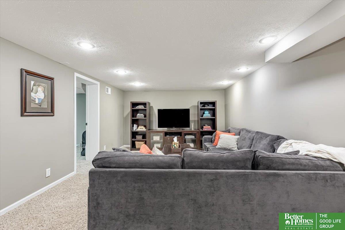 815 S 91st Circle