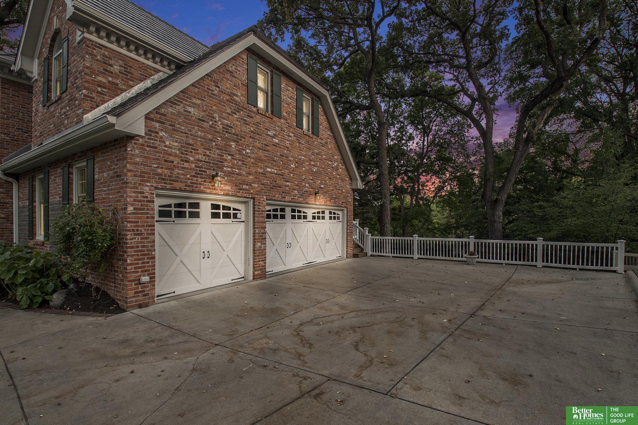 9605 Oak Circle