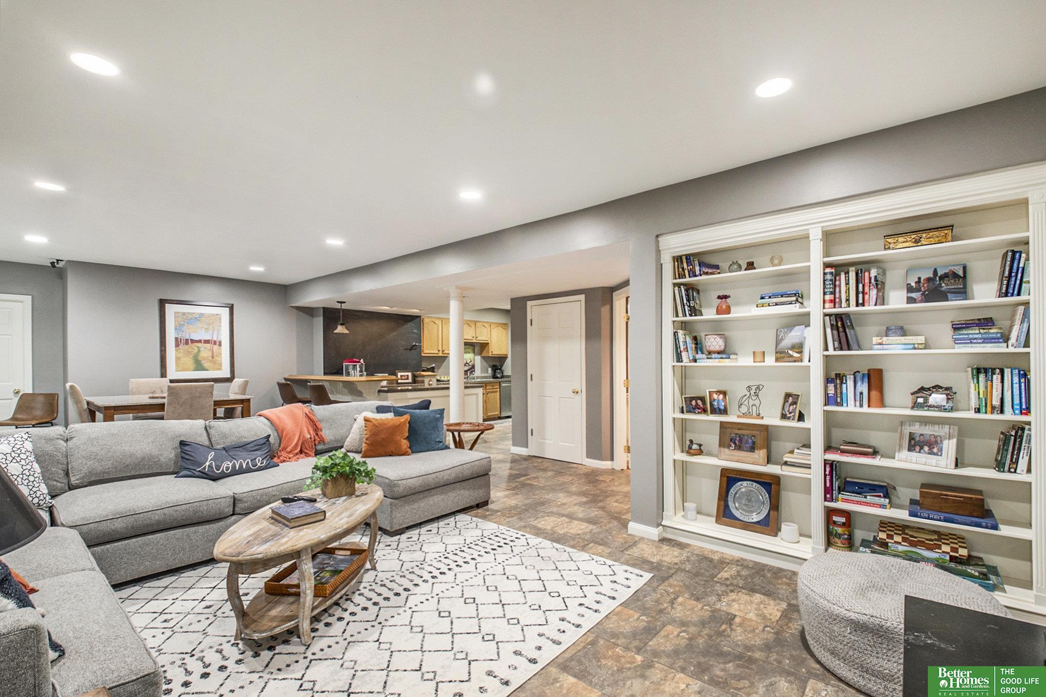 9605 Oak Circle