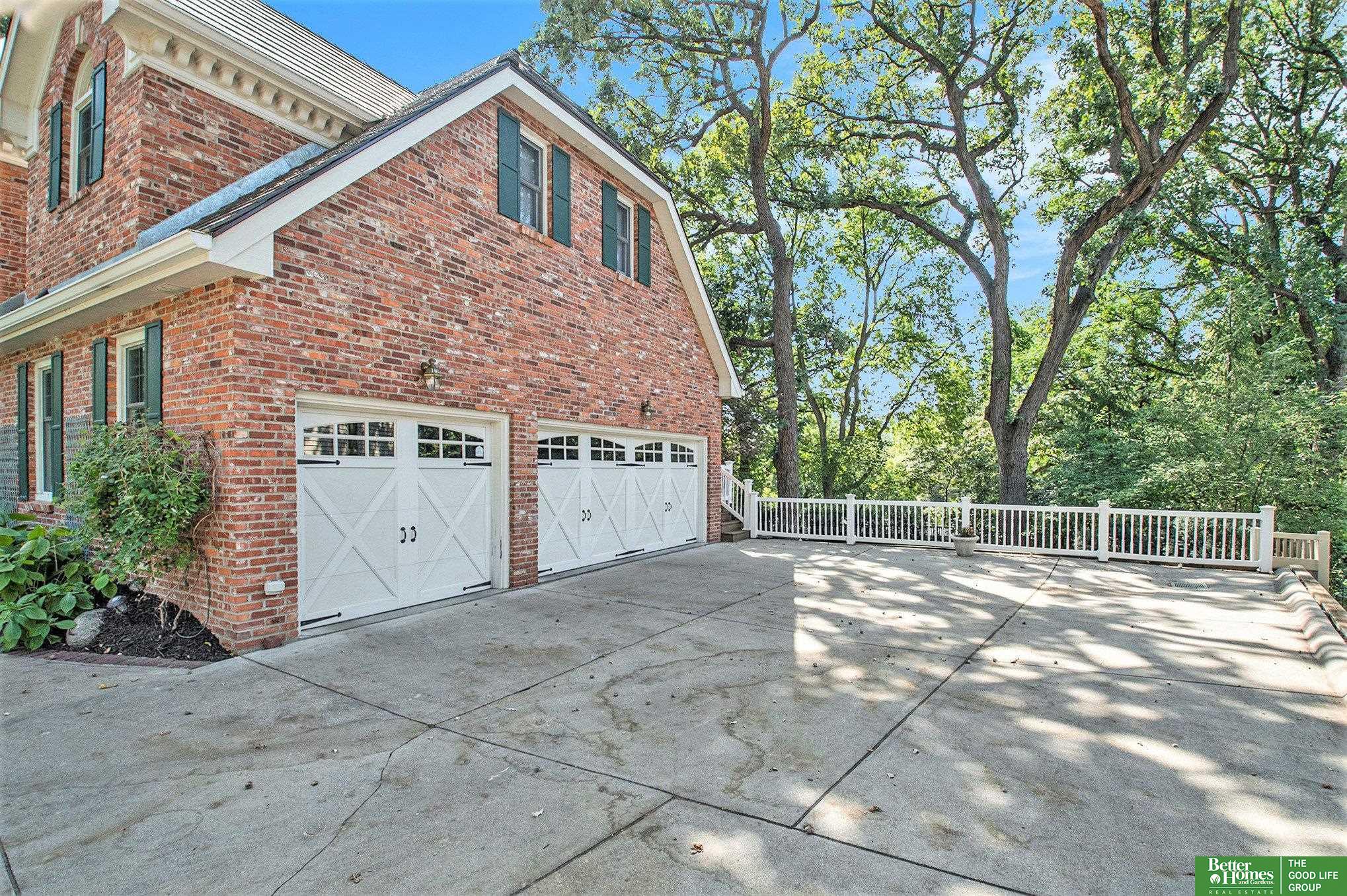 9605 Oak Circle
