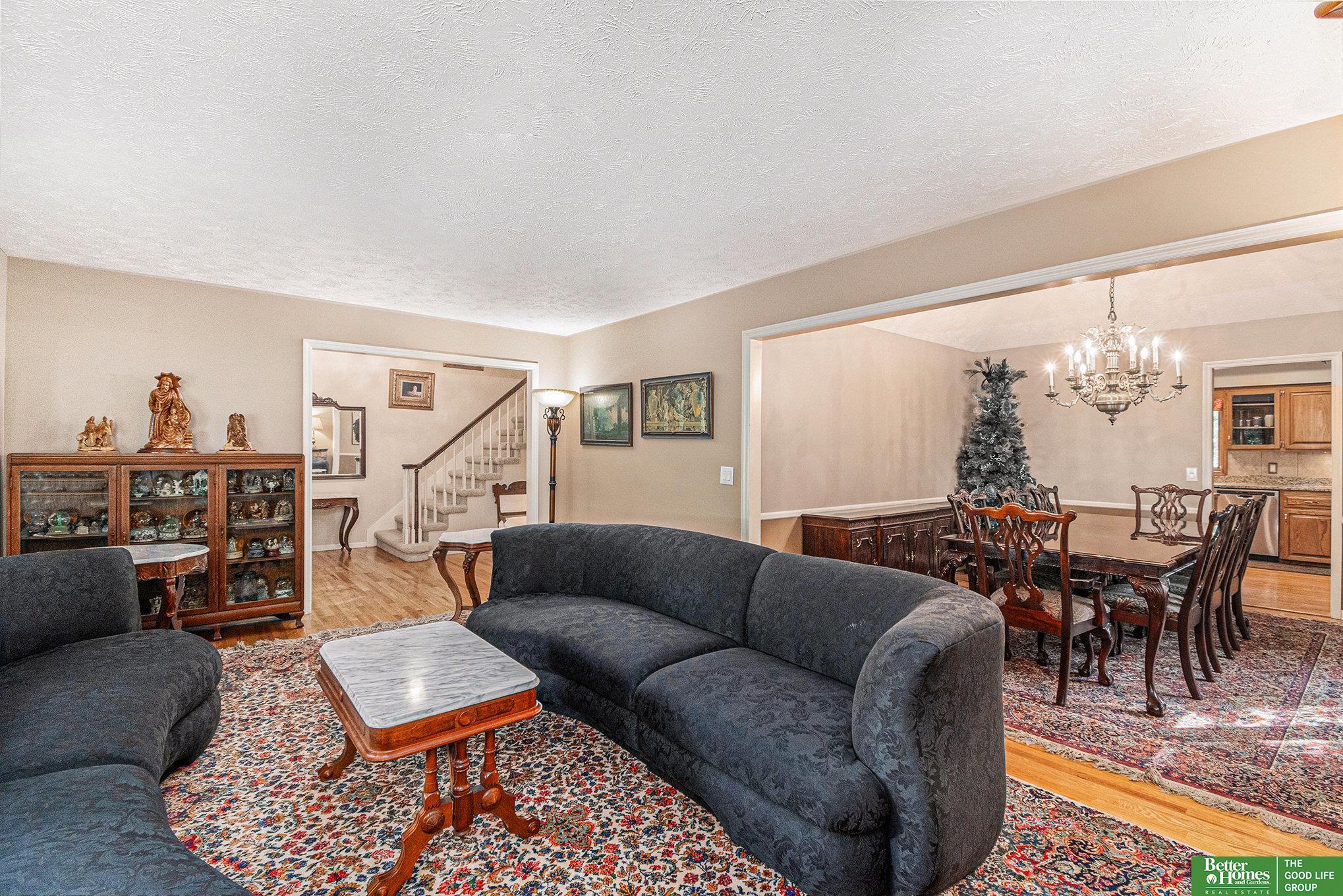 11211 Woolworth Plaza