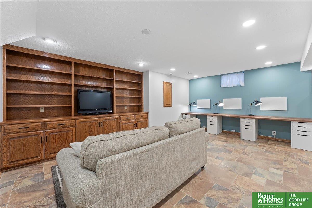 15615 Jackson Drive