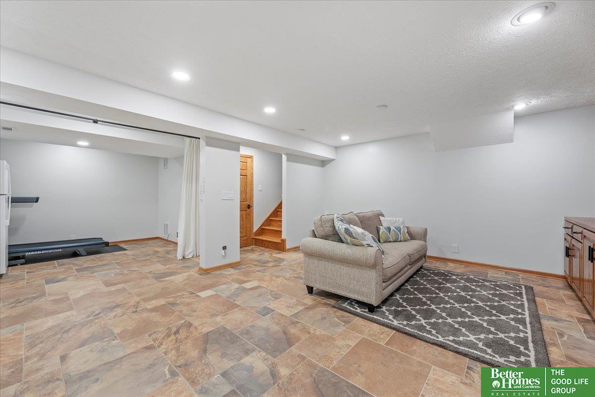 15615 Jackson Drive