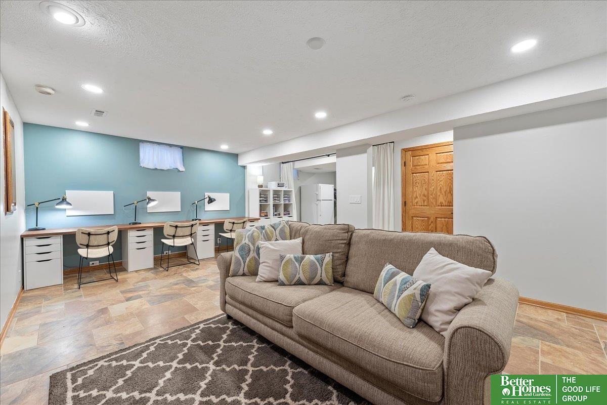 15615 Jackson Drive